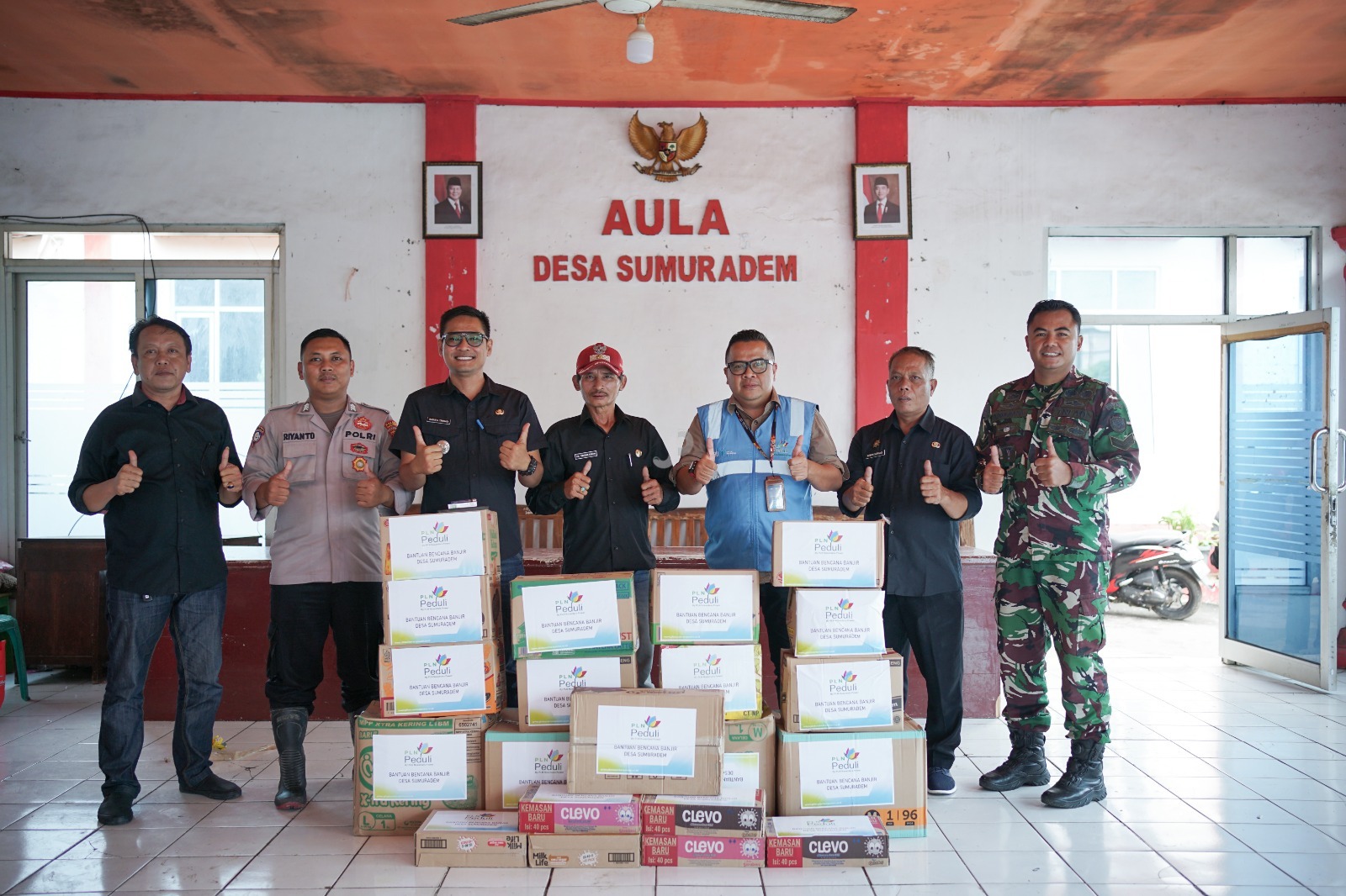 Warga Desa Sumuradem Terima Bantuan Sosial dari PLN Nusantara Power Pasca Banjir